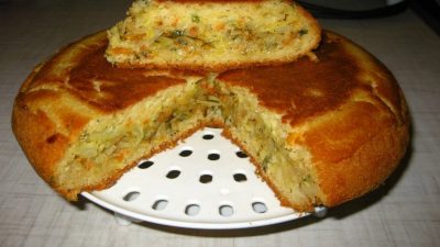 Шарлотка с начинкой из капусты в мультиварке
