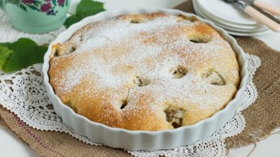 Грушевая шарлотка с бананом