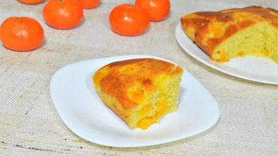 Шарлотка с тыквой, апельсинами и цукатами