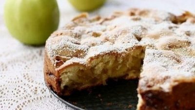 Яблочный пирог открытый в духовке на молоке
