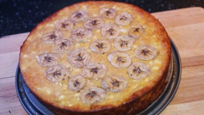 Яблочная шарлотка с бананами в духовке