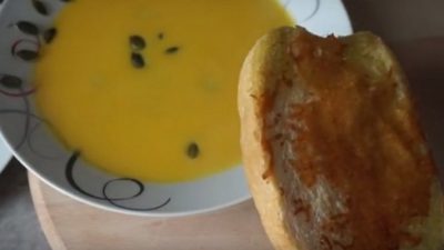 Тыквенный суп-пюре с сельдереем, морковью и чесноком