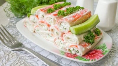 Крабовые палочки с творогом, сметаной и зеленью