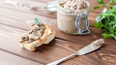 Паштет из свиной печени с чесноком и луком