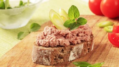 Паштет из вареной говяжьей печени с салом