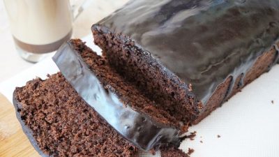 Шоколадно-банановый кекс в глазури с бренди