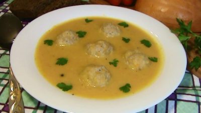 Сливочный суп-пюре из тыквы с куриными фрикадельками