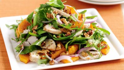 Пикантный салат из тыквы с курицей
