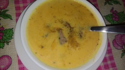 Тыквенный суп-пюре с беконом на курином бульоне