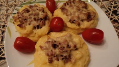 Картофельные гнезда под сырной корочкой