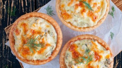 Тарталетки с кальмарами и шампиньонами