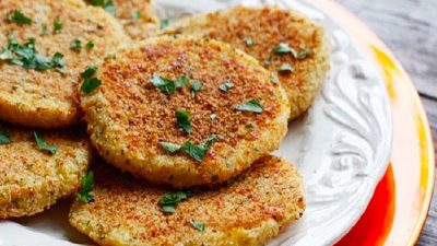 Картофельные лепешки с чесноком из пюре