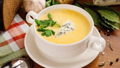 Английский куриный суп с плавленым сыром и рисом