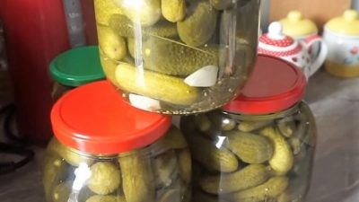 Хрустящие маринованные корнишоны по-домашнему
