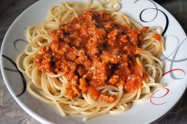 Спагетти болоньезе с фаршем и пассатой