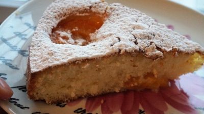 Абрикосовый пирог на молоке и маргарине