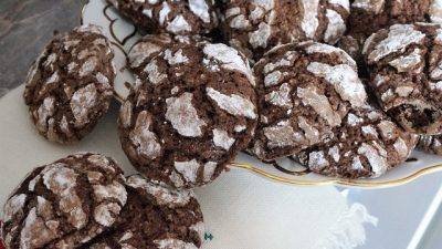 Шоколадно-ванильное печенье с трещинками