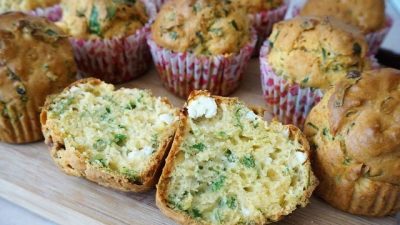 Кексы на молоке со шпинатом и сыром фета