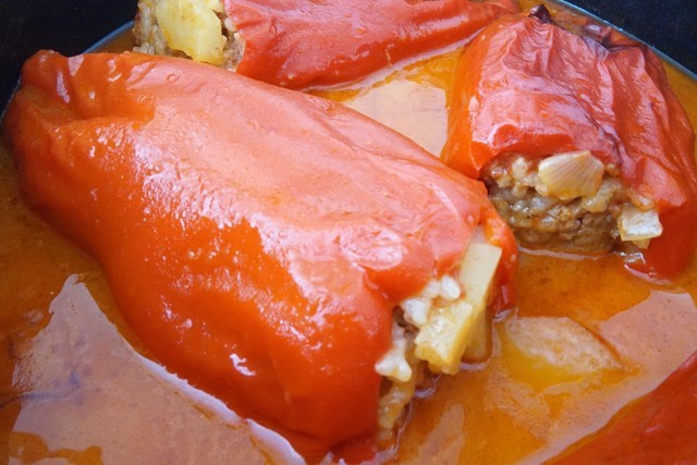 Фаршированные перцы с помидорами и картошкой в духовке