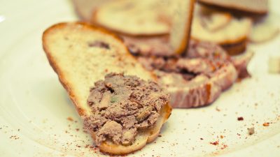 Паштет из гусиной печени с чечевицей и паприкой