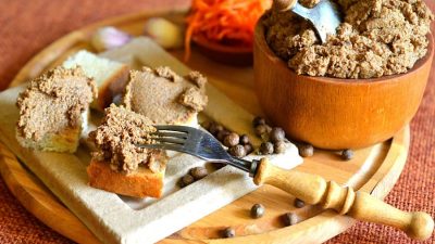 Паштет из гусиной печени с коньяком на свином сале