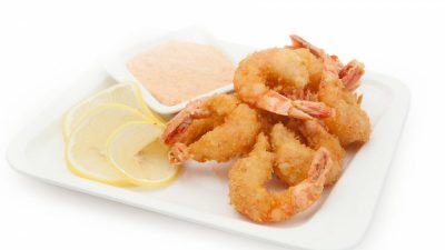 Креветки в имбирном кляре с кунжутом