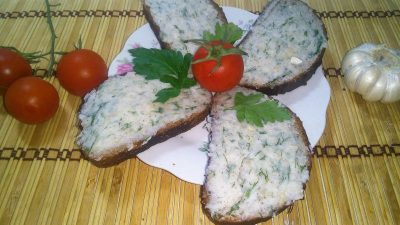 Соленое сало с чесноком, перцем и зеленью