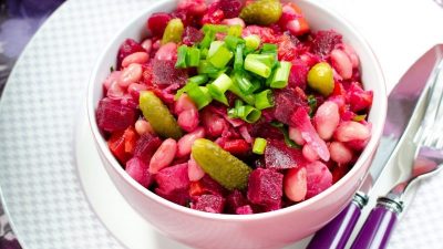 Классический винегрет с вареной фасолью