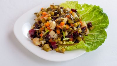 Витаминный винегрет с морской капустой