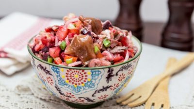 Винегрет с грибами и консервированной фасолью