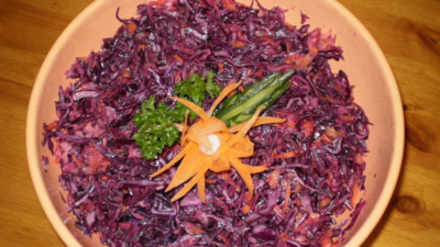 Винегрет с краснокочанной капустой и солеными огурцами