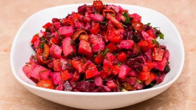 Винегрет с квашеной капустой и зеленью