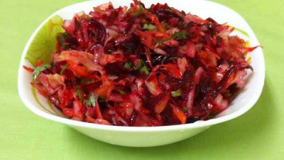 Винегрет с квашеной капустой, огурцами и луком