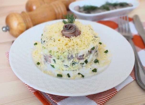 Салат с селедкой и перепелиными яйцами от Юлии Высоцкой