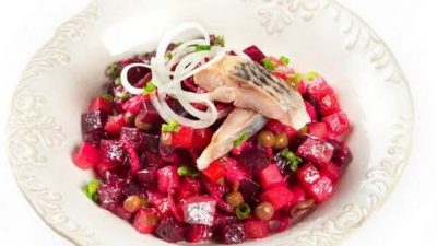 Немецкий винегрет с селедкой и красным луком