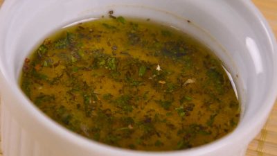 Заправка для винегрета с чесноком и смесью перцев