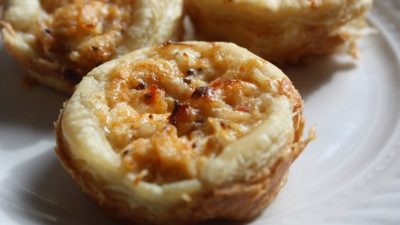 Тарталетки с курицей и грибами в микроволновке