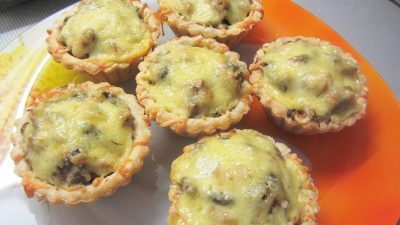 Тарталетки с курицей и грибами в мультиварке
