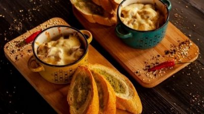 Жульен с кальмарами и шампиньонами в духовке