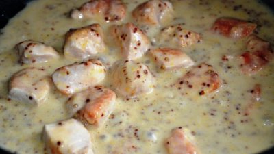 Куриное филе с чесночно-сливочным соусом