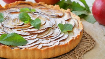 Французский тарт «Татен» с яблоками в духовке