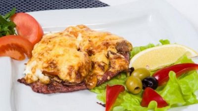 Ромштекс с помидорами под сырной корочкой