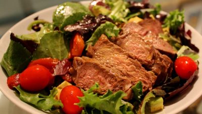 Ростбиф с картофелем и баклажанами