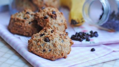 Фитнес-печенье из овсяных хлопьев с изюмом