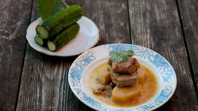 Рагу с картошкой и свининой в казане