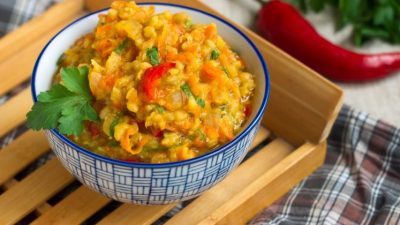 Каша из чечевицы с помидорами и болгарским перцем