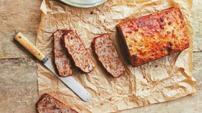 Веганский банановый хлеб с орехами и сухофруктами