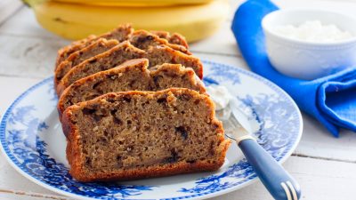 Сладкий хлеб с апельсинами и сухофруктами