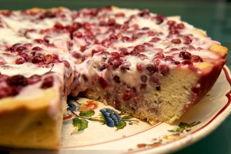 Брусничный пирог в сырно-сметанной заливке - пошаговый рецепт с фото на l2luna.ru