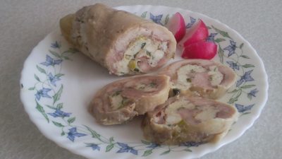 Куриный рулет с чесноком в пластиковой бутылке